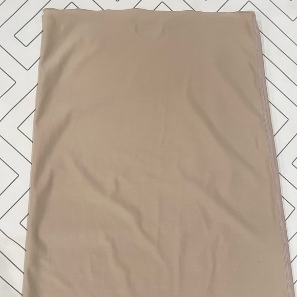 SPANX Nude Skirt Slip - Picture 7 of 8